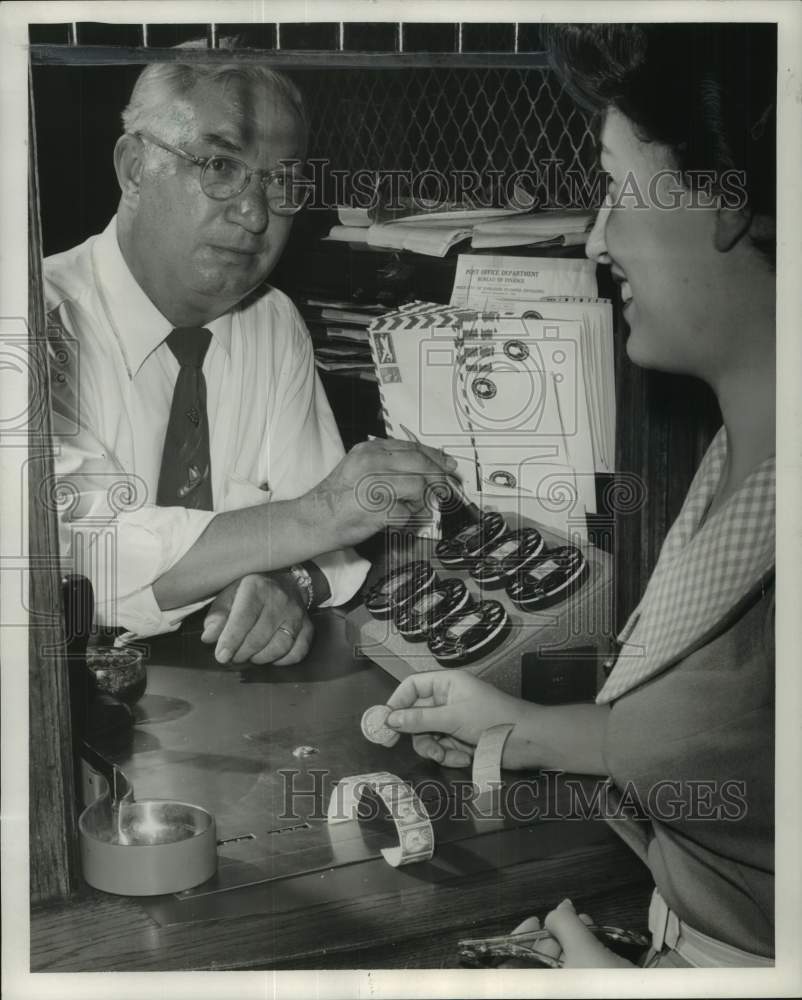 1955 Press Photo Postal clerk operates new stamp dispensing machine, Milwaukee - Historic Images