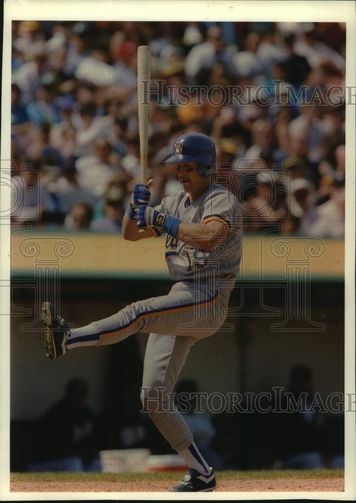1993 Press Photo Robin Yount trying to avoid inside pitch at Oakland Coliseum. - Historic Images