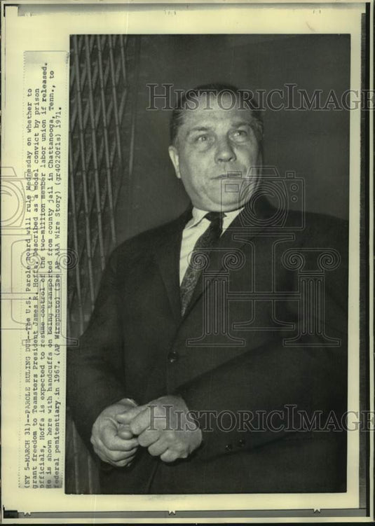 1967, James Hoffa being transported from jail in Tennessee to prison. - Historic Images