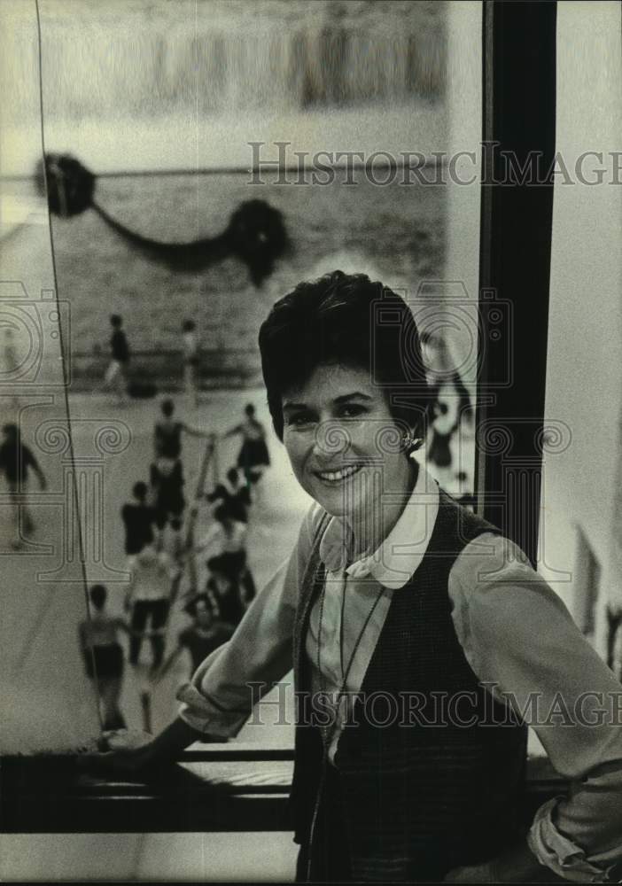 1981 Press Photo Carolyn Stephens, manager, Milwaukee Ballet Company, Wisconsin - Historic Images