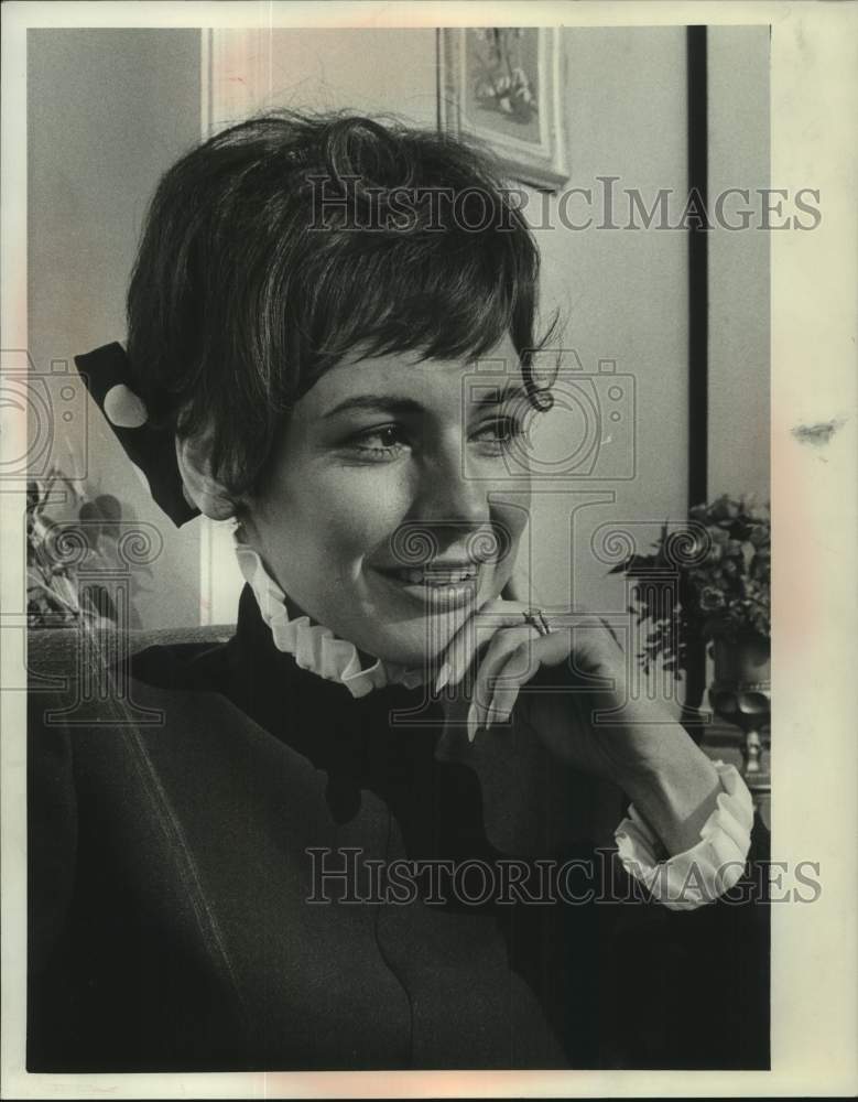 1968, Author Peggy Smeeton Stanton - mjc31918 - Historic Images