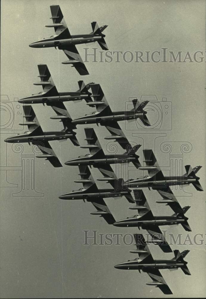 1986 Press Photo Italian air force aerial stunt team at EAA Fly-in, Oshkosh - Historic Images