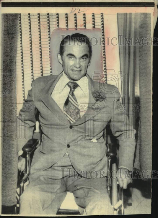 1973, Governor George Wallace in voting booth, Clayton, Alabama - Historic Images
