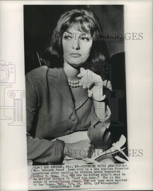 1962 Press Photo Mrs. Deborah Power Loew in courtroom waiting for Divorce - Historic Images