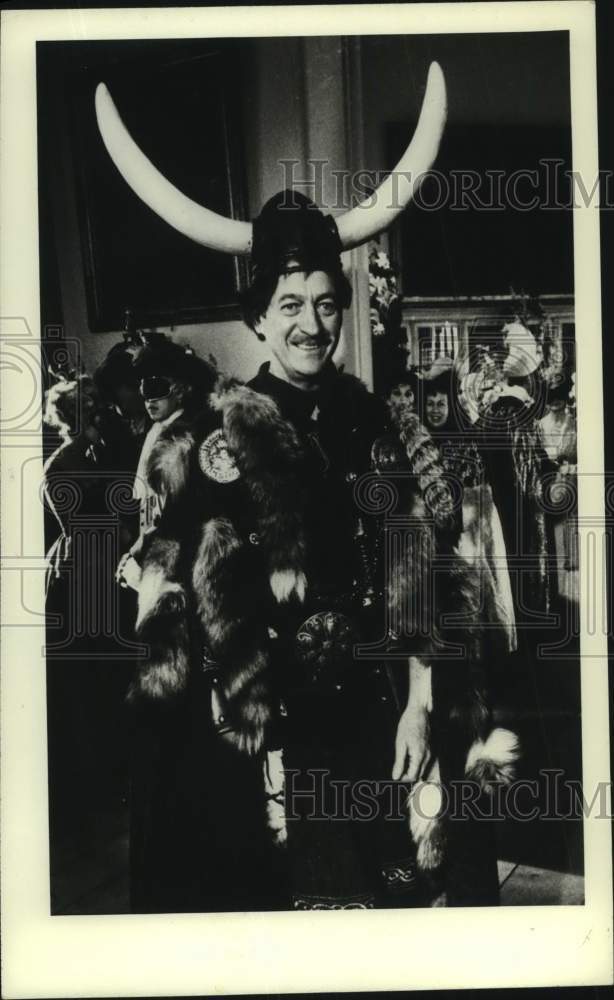 1975 Press Photo David Niven appears in &quot;Lady L,&quot; spoof version of Macbeth - Historic Images