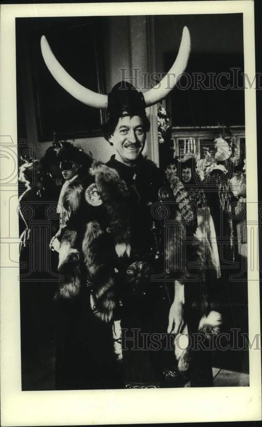 1975 Press Photo David Niven appears in "Lady L," spoof version of Macbeth - Historic Images