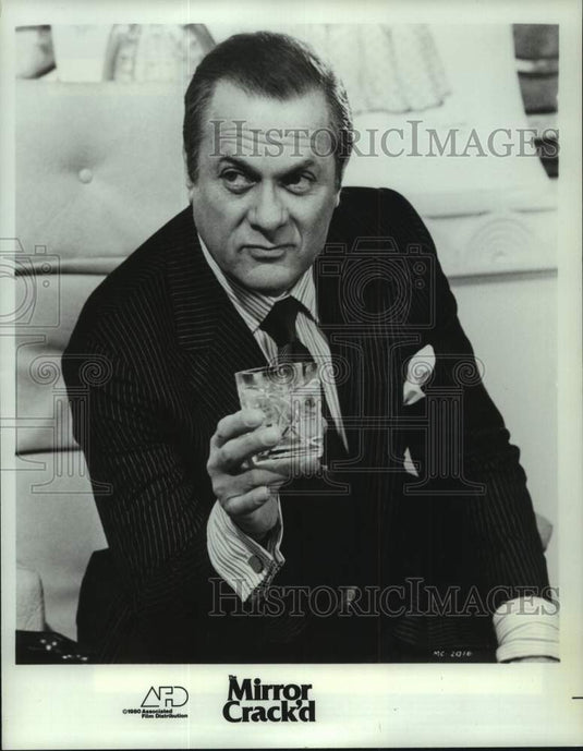 1981 Press Photo Actor Tony Curtis stars as a director in "The Mirror Crack'd" - Historic Images