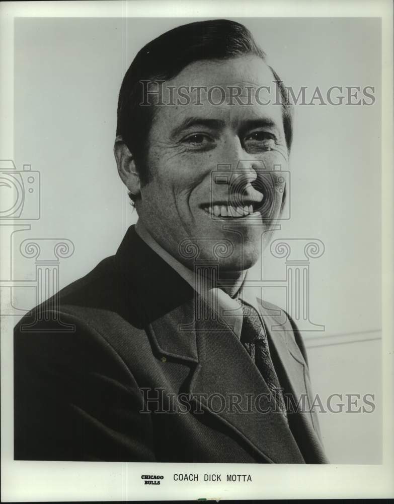 1971 Press Photo Chicago Bulls Coach Dick Motta - mjc32101- Historic Images
