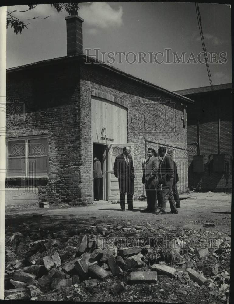1968 Press Photo Joseph C. Fagan and assistants Tour Migrant Dormitory, Belgium - Historic Images