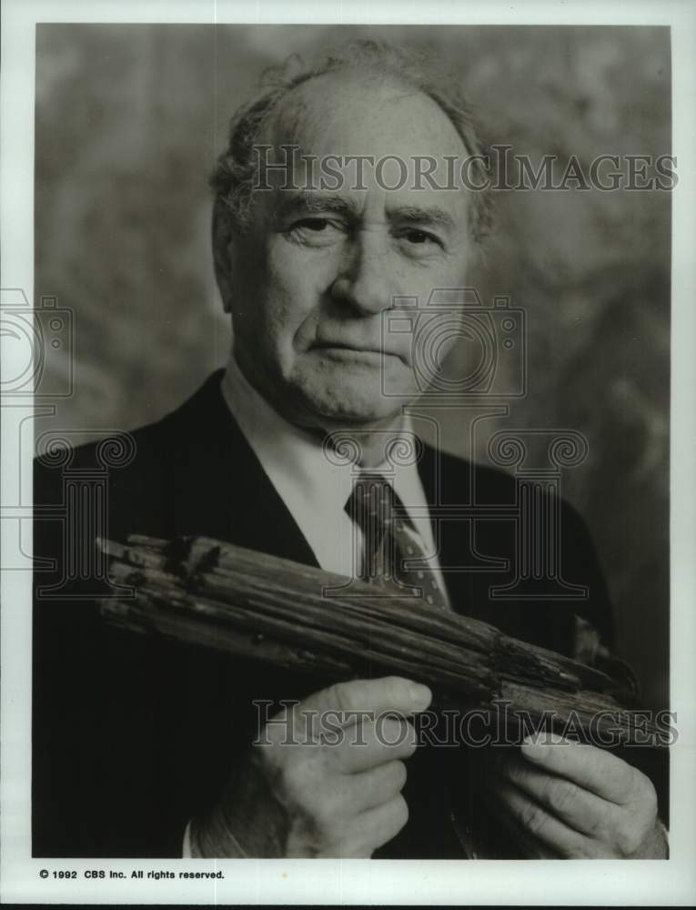 1992 Press Photo Darren McGavin hosts "Miracles and Other Wonders". - mjc32196 - Historic Images