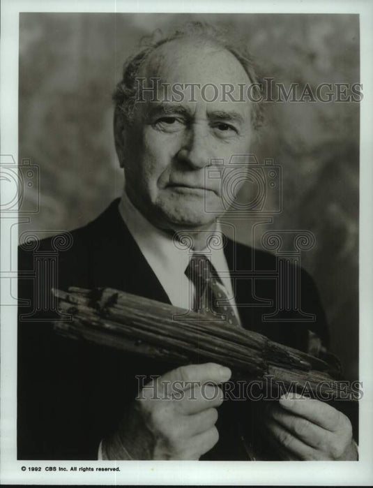 1992 Press Photo Darren McGavin hosts "Miracles and Other Wonders". - mjc32196 - Historic Images