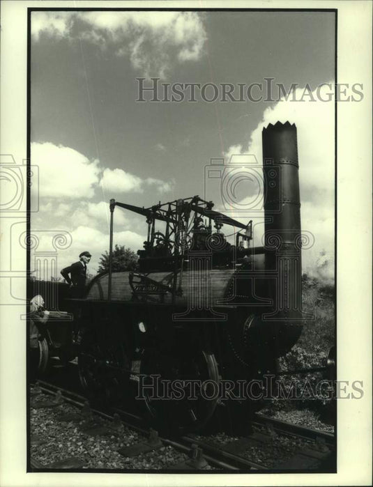 1975 Press Photo Replica of world's first passenger train locomotive, England - Historic Images
