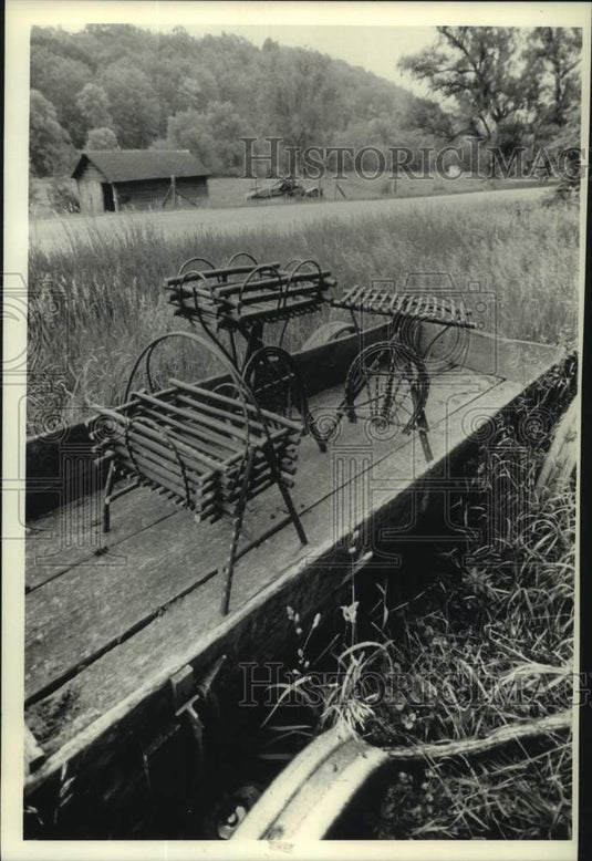 1989 Press Photo Wooden plant stands made with bent hickory. - mjc32267 - Historic Images