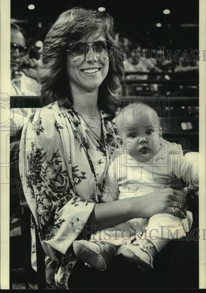 1980 Press Photo Brewer wife Michele Yount and daughter Melissa Ann - mjc32281 - Historic Images