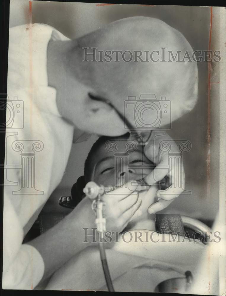 1965, Migrants dental care provided by Dr. Michael Inda of Milwaukee. - Historic Images