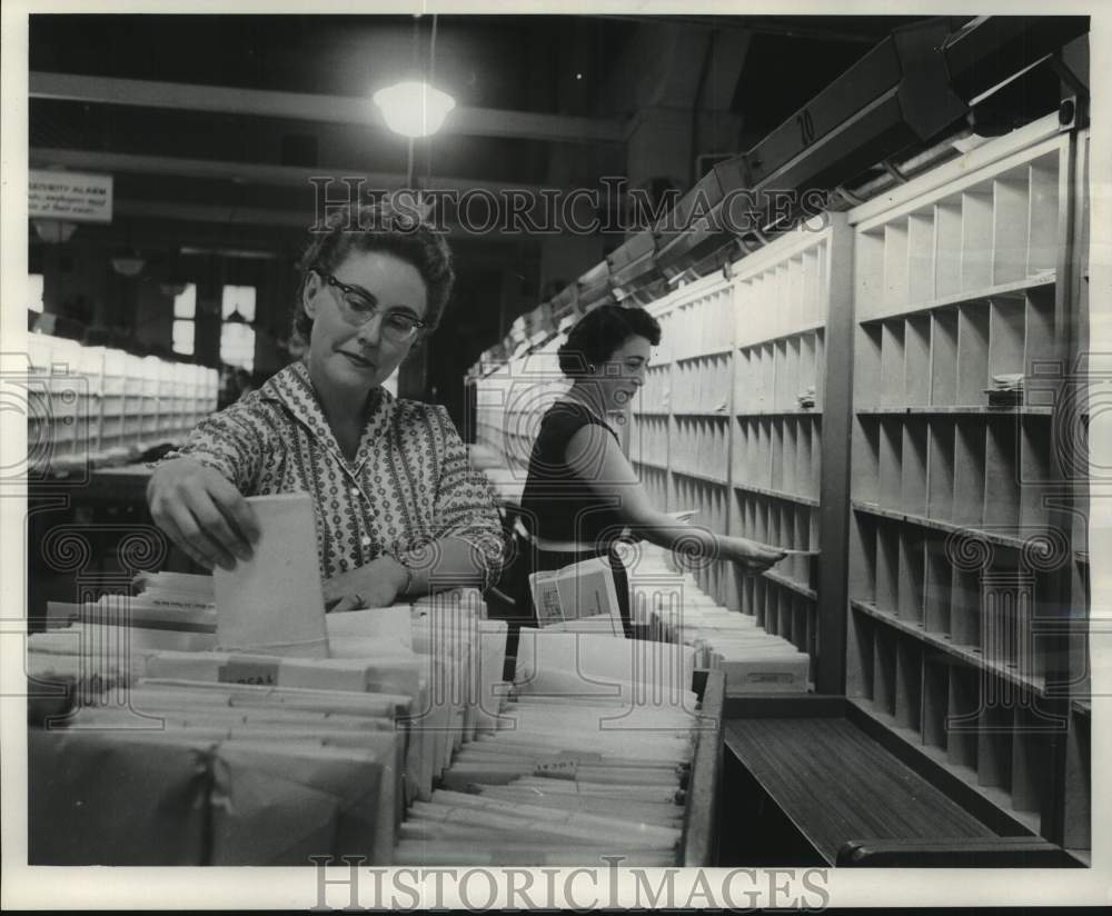 1958, Postal employees Ruth Daub and Catherine Caruso in Milwaukee - Historic Images