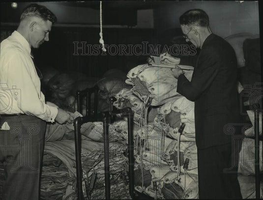 1936, Milwaukee mail inventory being taken by superintendent of mails - Historic Images