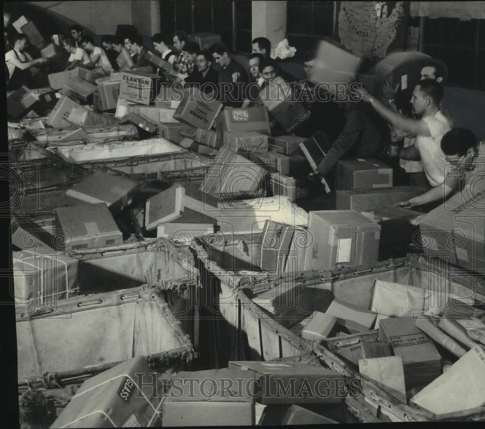 1952, Milwaukee post office processing holiday mail, Wisconsin - Historic Images