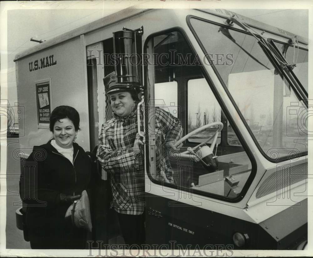 1966 Press Photo Milwaukee&#39;s women mail carriers, Adeline Kerrar and Mrs. Tevik-Historic Images
