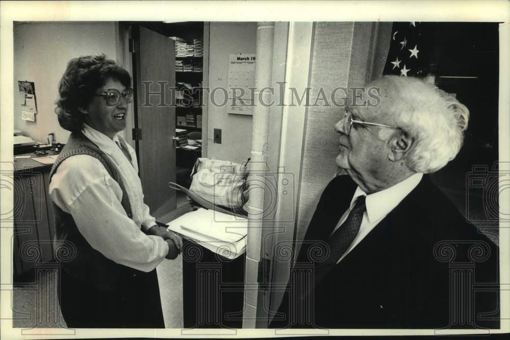 1990 Press Photo Justice Donald Steinmetz &amp; lawyer Mary H. Behling, Wisconsin - Historic Images