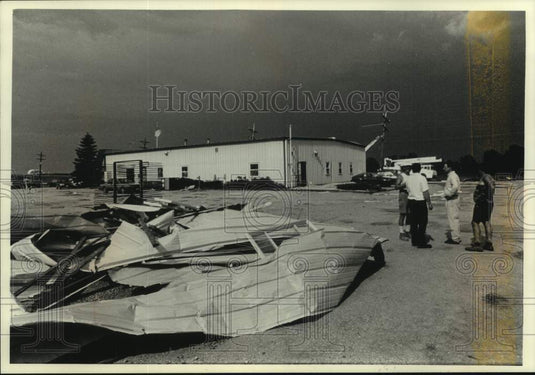 1991 Press Photo Tornado damage at Steinman Lumber Company, Germantown - Historic Images