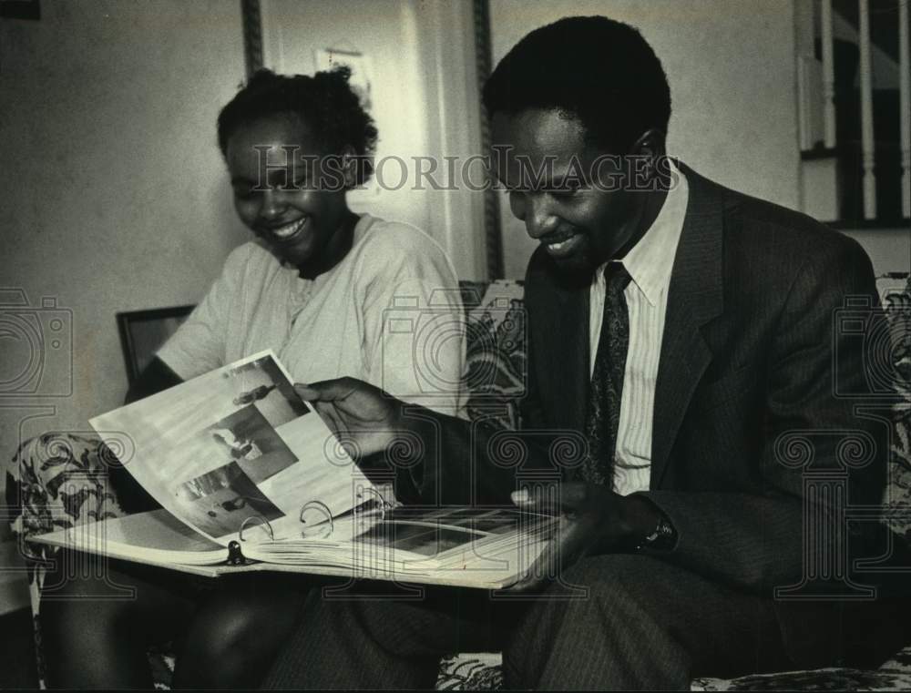 1991 Press Photo Francis Stephanos, church president with daughter, Milwaukee - Historic Images