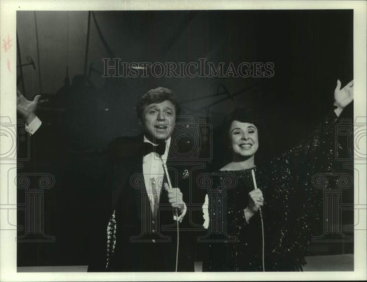 1977 Press Photo Singers Steve Lawrence & Eydie Gorme - mjc32487 - Historic Images