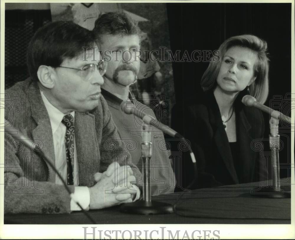 1994 Press Photo Milwaukee Brewers Robin Yount &amp; others press conference - Historic Images