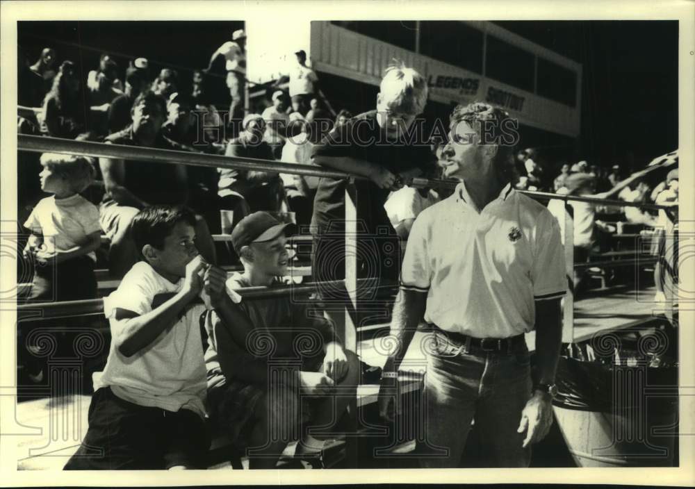 1994 Press Photo Baseball player Robin Yount at Canyon Speedway near Phoenix - Historic Images