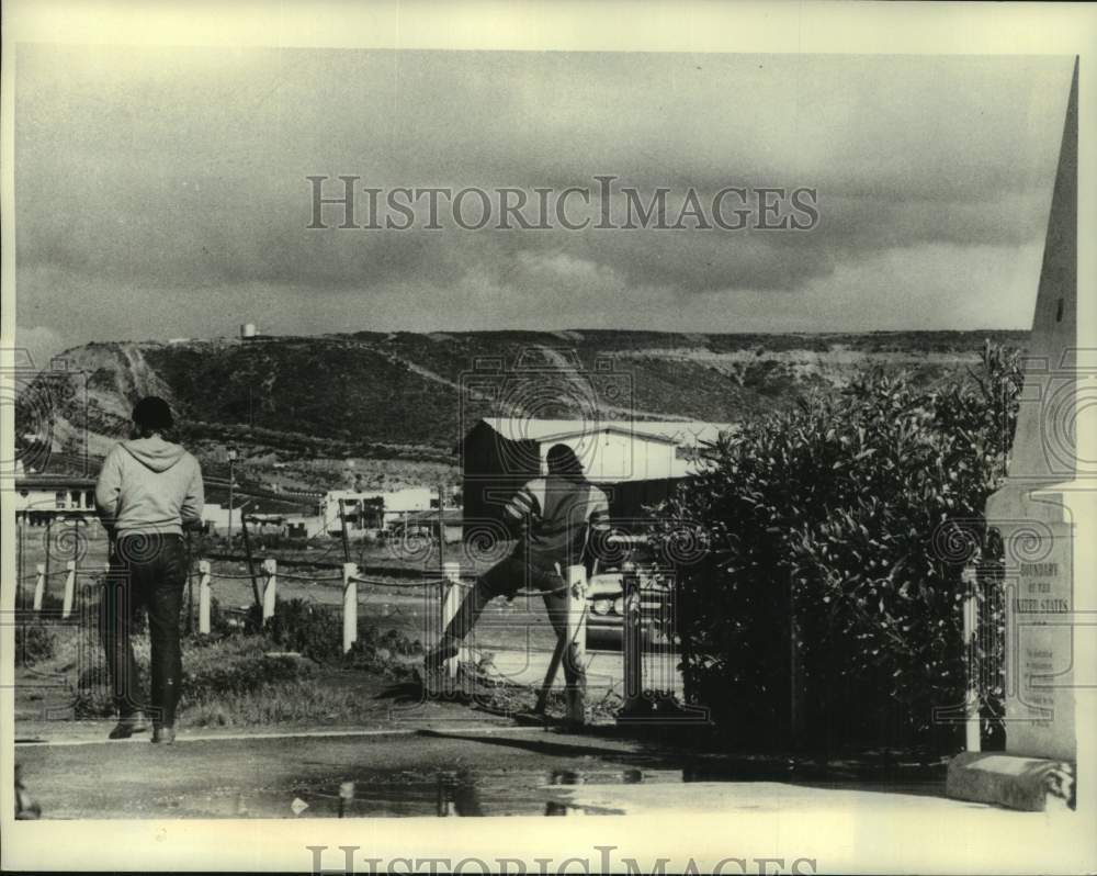 1977 Press Photo Border International Park on California/Mexico border - Historic Images