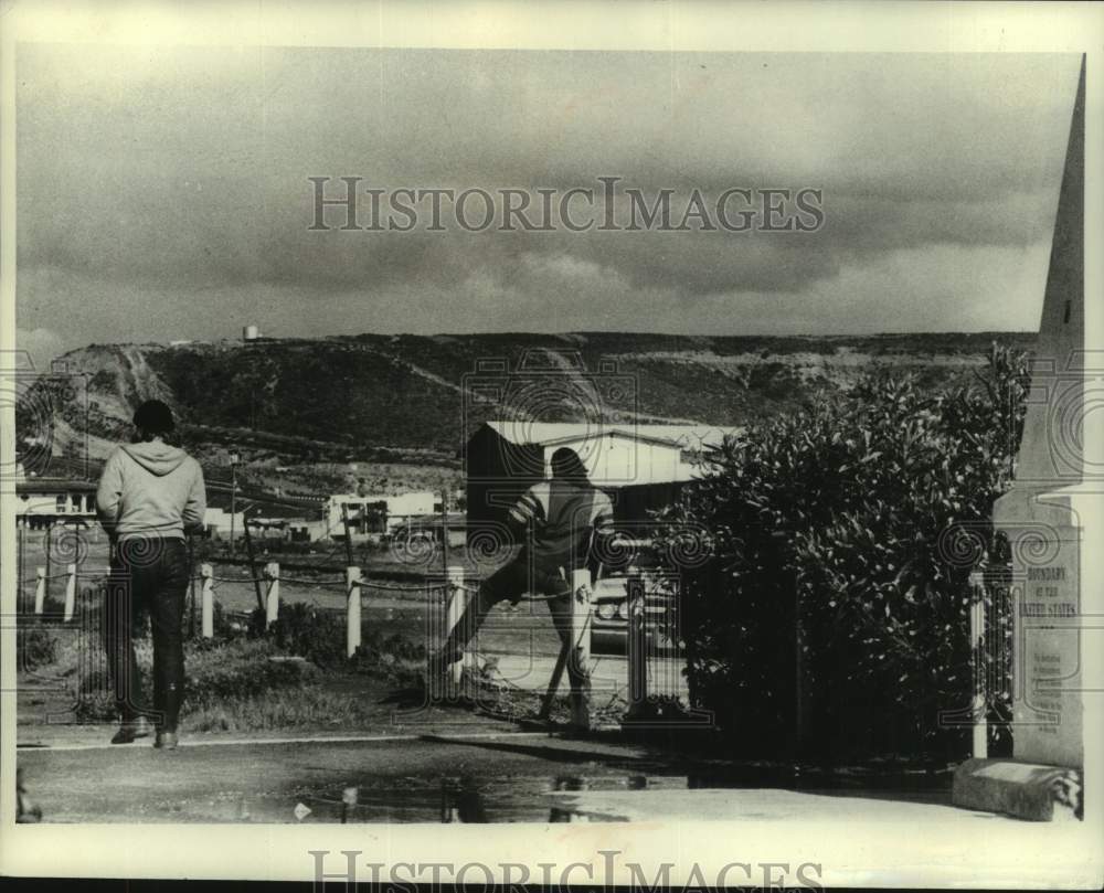 1978 Press Photo View of border line of Mexico and United States. - mjc32573 - Historic Images