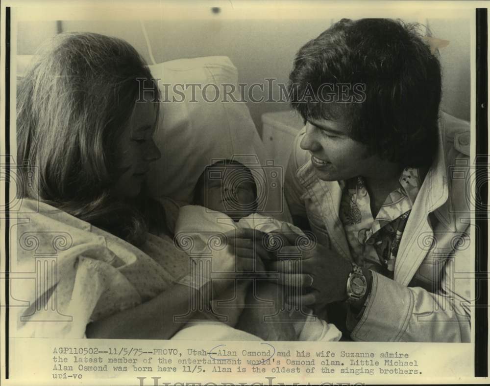 1975 Press Photo Alan Osmond and wife Suzanne hold new son Michael in Provo Utah - Historic Images