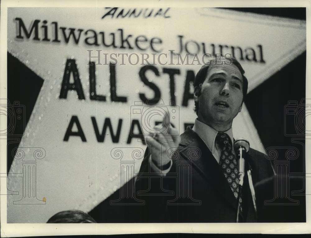 1973 Press Photo Bart Starr speaks at Milwaukee All-Star Football Awards dinner - Historic Images