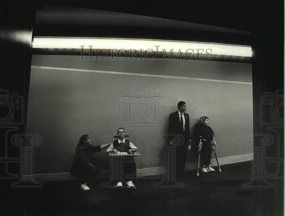 1993 Press Photo Itzhak Perlman fans at Performing Arts Center - mjc32780 - Historic Images