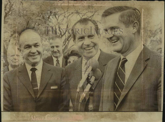 1969 Press Photo William Cahill, Linwood Holton & President Nixon at White House - Historic Images