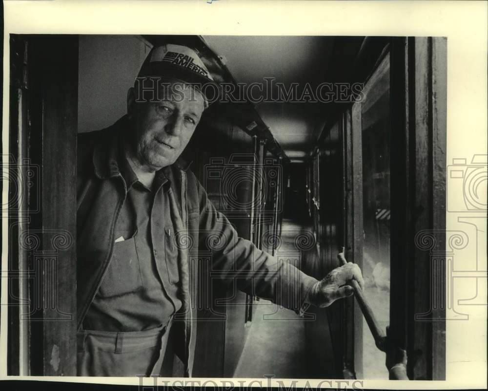 1985 Press Photo James Nooyen, Rail America supervisor in Presidential staff car - Historic Images