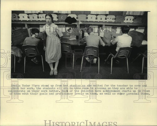1985 Press Photo Mennonite student Sheila Yoder & others at school - mjc32995 - Historic Images