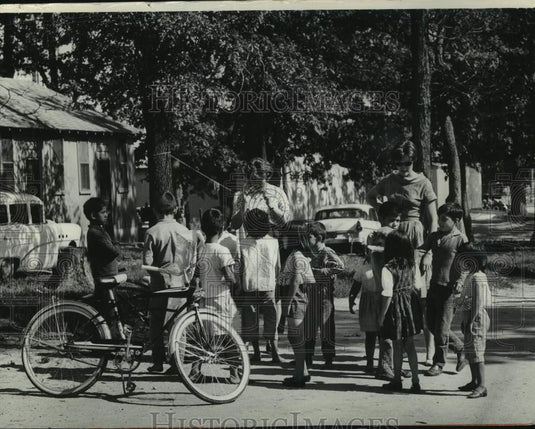1965, Mrs Betty Haag, Miss Mary Patterson and Migrants, Lake Mills Wi - Historic Images