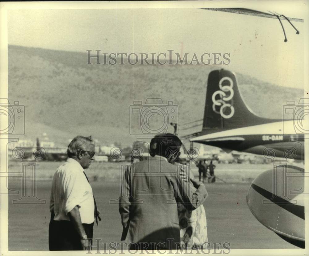 1969 Press Photo Aristotle Onassis with son, Alexander, and wife at airport - Historic Images