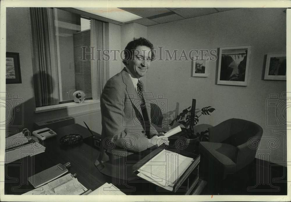 1977 Press Photo Al McGuire, Medalist Industries executive - mjc33119 - Historic Images