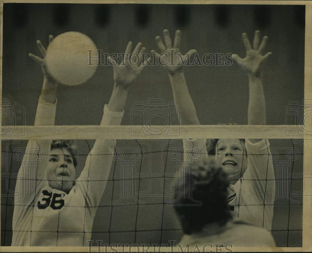 1985 Press Photo Beth Greil of UW-MIlwaukee during tournament at Klotsche Center - Historic Images