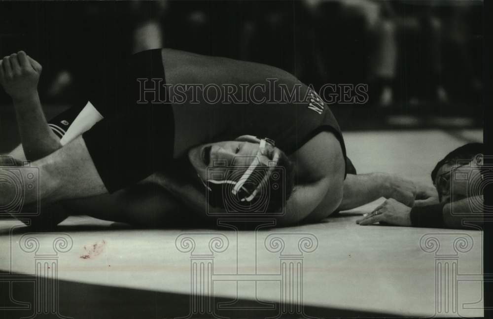 1995 Press Photo Daryl Weber wrestles Chris Walter, Madison, Wisconsin - Historic Images