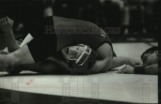 1995 Press Photo Daryl Weber wrestles Chris Walter, Madison, Wisconsin - Historic Images