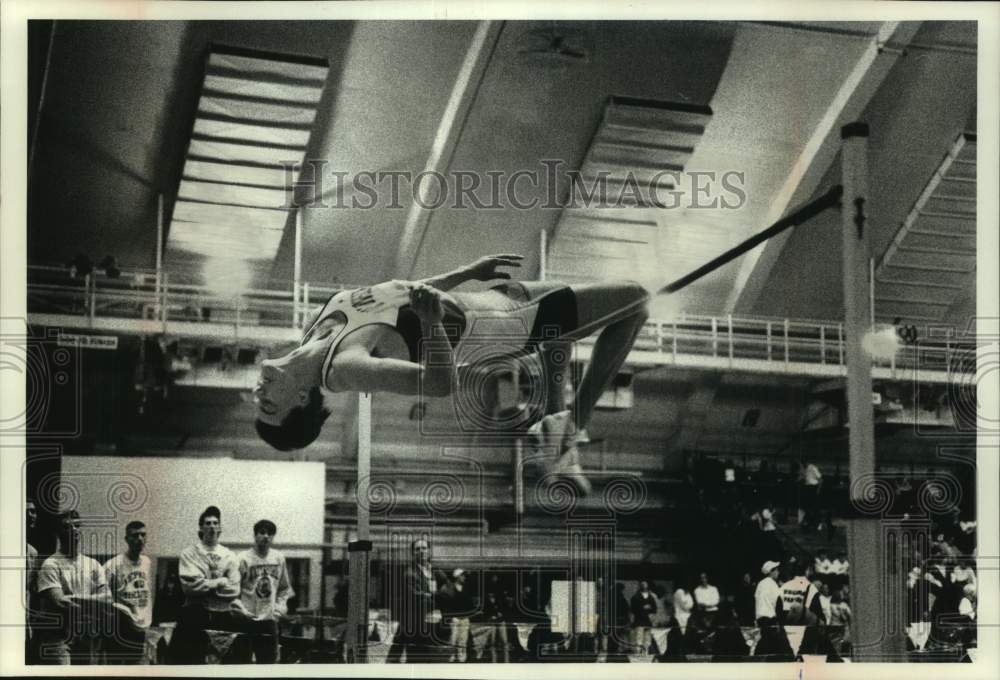 1993 Press Photo University of Wisconsin-Madison high jumper Ted Vogt - Historic Images