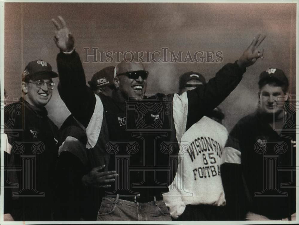 1994 Press Photo Rose Bowl Champions welcomed home at University of Wisconsin - Historic Images