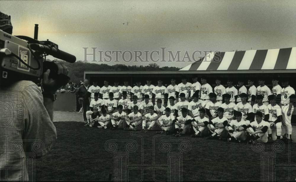 1991 Press Photo last baseball team at the University of Wisconsin take photo - Historic Images