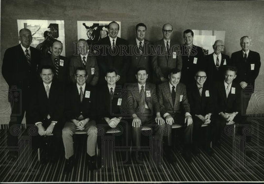 1972 Press Photo University of Wisconsin-Madison 1946 Basketball team reunion - Historic Images