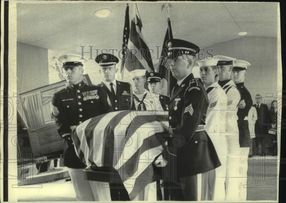 1972 Military pallbearers carried the body of J. Edgar Hoover - Historic Images