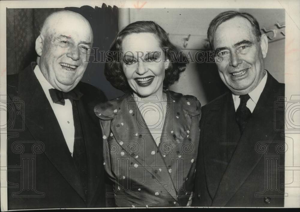 1955 Press Photo Talulah Bankhead with Rayburn and Joseph Martin in Washington - Historic Images