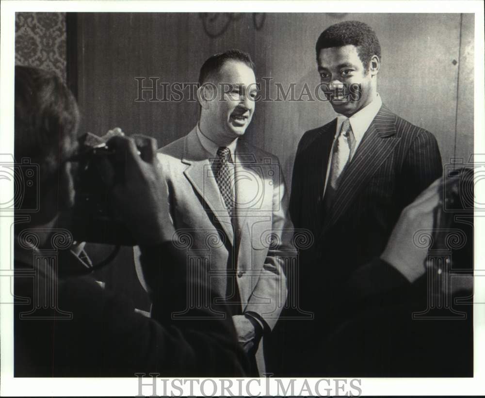 1970 Press Photo Two Men being photographed - mjc33282 - Historic Images